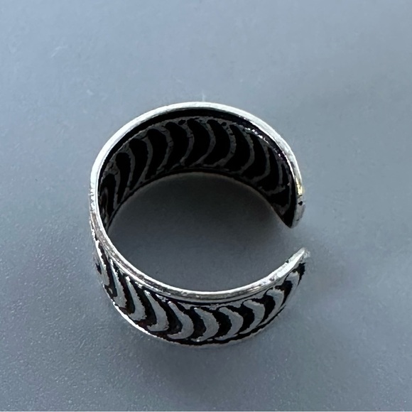 Sterling Silver Spiral Textured Ear Cuff – Bold No Piercing Design - Picture 7 of 8